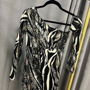 Super cute ánimos print dress - wore once